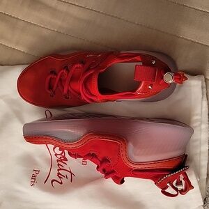 **trading**CL sneaker in new condition size 37